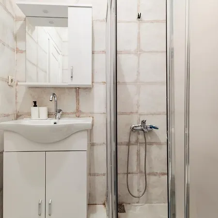 Chic And Roomy Flat Near Citys Nisantasi Mall Isztambul