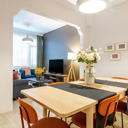 Chic And Roomy Flat Near Citys Nisantasi Mall アパート *