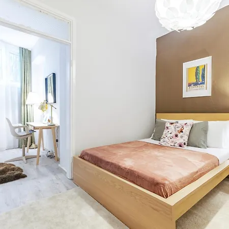 Chic And Roomy Flat Near Citys Nisantasi Mall * イスタンブール
